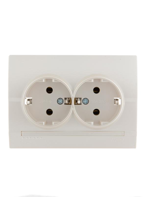 розетка 2-м сп deriy 16а ip20 с заземл. керамика жемчуж./бел. метал. lezard 702-3030-127 от BTSprom.by