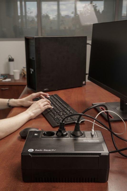  Источник бесперебойного питания Back-Save BV SE 600В.А AVR 3 Schuko 230В 1 USB-A SE BVSE600RS фото в каталоге от BTSprom.by