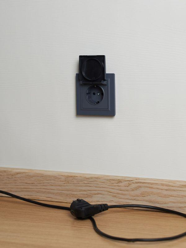  Розетка BRITE РСбш10-3-БрМ 16А IP20 с заземл. защ. шторки с крышкой механизм маренго IEK BR-R16-16-K35 фото в каталоге от BTSprom.by