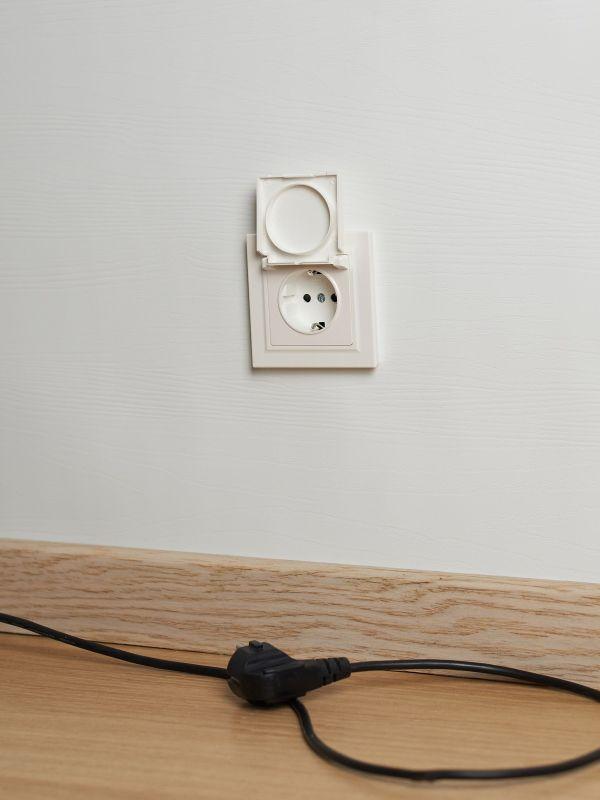  Розетка BRITE РСбш10-3-БрЖ 16А IP20 с заземл. защ. шторки с крышкой механизм жемчуж. IEK BR-R16-16-K36 фото в каталоге от BTSprom.by