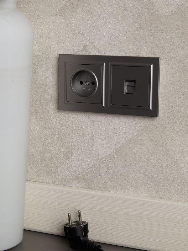  Розетка компьютерная СП RJ45 кат.6 BRITE РК11-БрС механизм сталь IEK BR-K10-2-K46 фото в каталоге от BTSprom.by