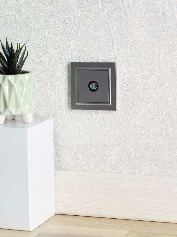  Розетка телевизионная проходная TV СП Brite РТВ10-0-БрС механизм сталь IEK BR-A10-P-K46 фото в каталоге от BTSprom.by