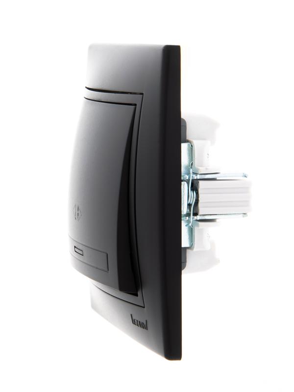  Рамка 3-м Mira вертикал. без вставки черн. бархат LEZARD 701-4200-153 фото в каталоге от BTSprom.by