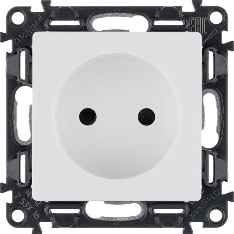 розетка 1-м сп valena life 16а ip20 250в 2p защ. шторки безвинтов. клеммы с лицев. панелью механизм бел. leg 753416 от BTSprom.by