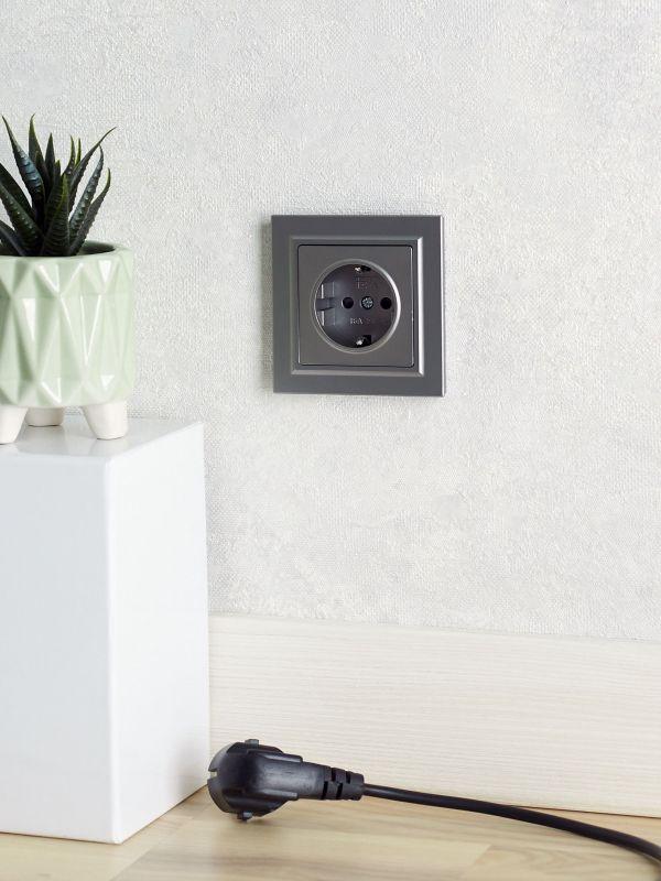  Розетка 1-м СП BRITE РС14-1-0-БрС 16А с заземл. защ. шторки механизм сталь IEK BR-R14-16-K46 фото в каталоге от BTSprom.by