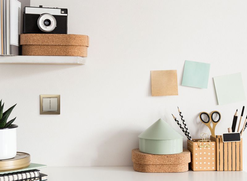  Выключатель 2-кл. СП Valena 10А IP31 250В механизм сл. кость IEK 774305 фото в каталоге от BTSprom.by