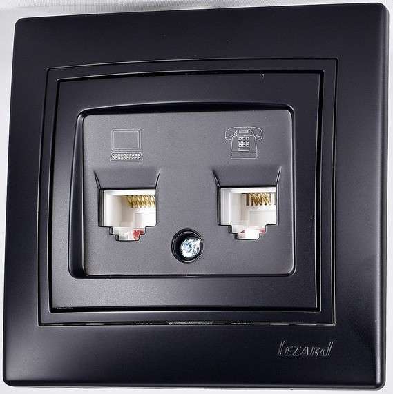  Розетка компьютерная + телефонная 2-м Mira RJ45 + RJ11 со вставкой черн. бархат LEZARD 701-4242-143 фото в каталоге от BTSprom.by