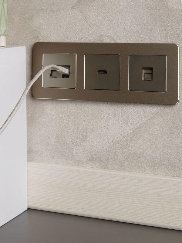  Розетка компьютерная СП RJ45 кат.6 BRITE РК11-БрШ механизм шампань IEK BR-K10-2-K37 фото в каталоге от BTSprom.by