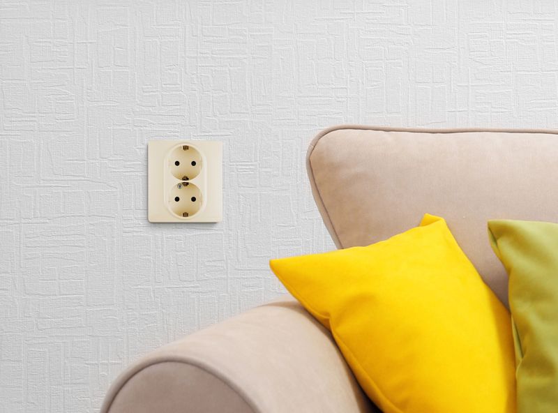  Розетка Inspiria 16А 250В 2х2P+E защ. шторки безвинт. зажимы сл. кость IEK 673756 фото в каталоге от BTSprom.by