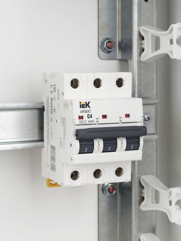  Выключатель автоматический модульный 3п C 4А M06N ARMAT IEK AR-M06N-3-C004 фото в каталоге от BTSprom.by