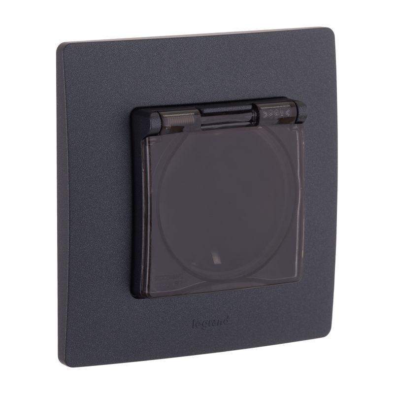  Розетка 1-м СП Etika 16А IP44 250В с заземл. со шторками с защ. крышкой безвинтов. зажимы антрацит IEK 672626 фото в каталоге от BTSprom.by