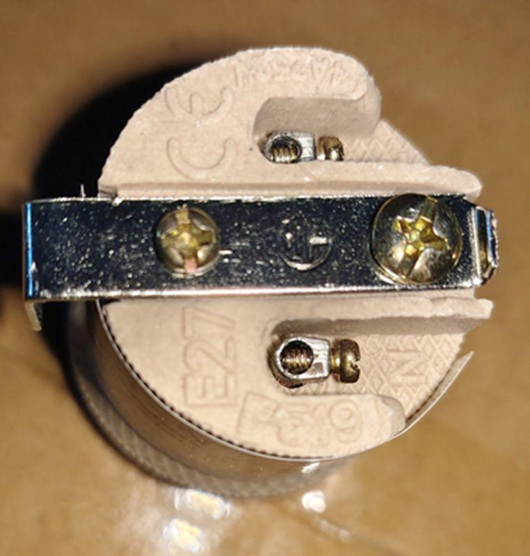  Патрон резьбовой V03-CR-SH-E27 E27 220В 4А с держателем керам. Volsten 12229 фото в каталоге от BTSprom.by