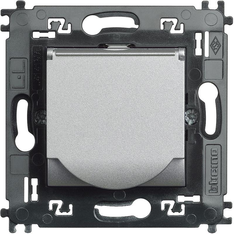 розетка 1-м сп 2мод. livinglight 16а ip20 2p+e защ. шторки с крышкой с суппортом алюм. leg btc nt4141map от BTSprom.by