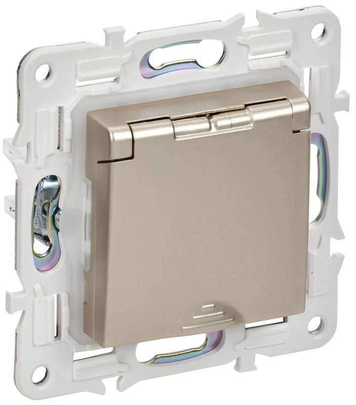 розетка 1-м skandy 16а ip44 с заземл. защ. шторки с крышкой sk-r11sh шампань iek sk-r16-16-44-k37 от BTSprom.by