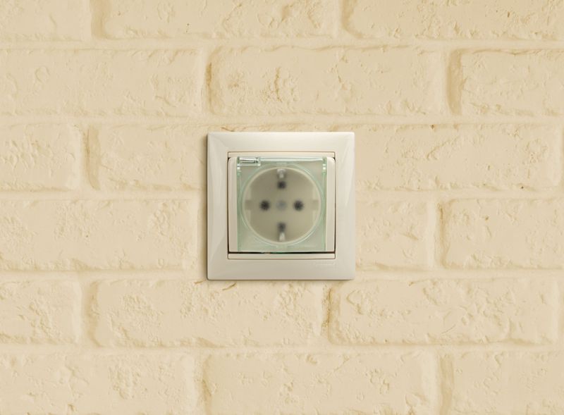  Розетка 1-м СП Valena 16А IP44 2P+E защ. шторки с крышкой немецк. стандарт механизм сл. кость IEK 774120 фото в каталоге от BTSprom.by