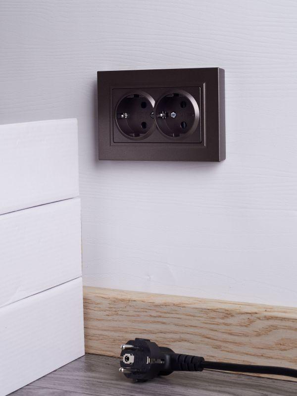  Розетка 2-м СП BRITE РСш12-3-БрТБ 16А в сборе с заземл. защ. шторки бронза IEK BR-R24-16-K45-F фото в каталоге от BTSprom.by