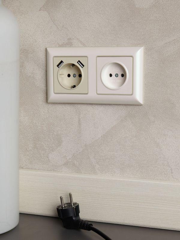  Розетка 1-м СП BRITE РС10-1-0-БрЖ 10А без заземл. без защ. шторок механизм жемчуж. IEK BR-R10-10-K36 фото в каталоге от BTSprom.by