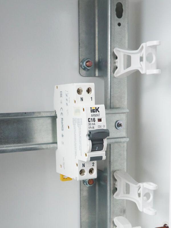  Выключатель автоматический дифференциального тока 2п (1P+N) C 16А 30мА тип A АВДТ B06S 18мм ARMAT IEK AR-B06S-1N-C16A030 фото в каталоге от BTSprom.by