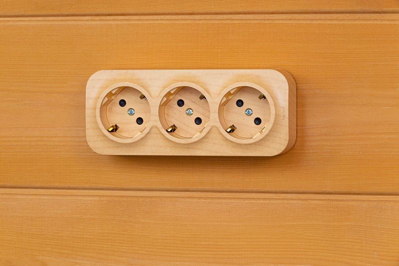  Розетка 3-м ОП Quteo 16А IP20 250В 3х2P+E с заземл. защ. шторки дерево IEK 782288 фото в каталоге от BTSprom.by