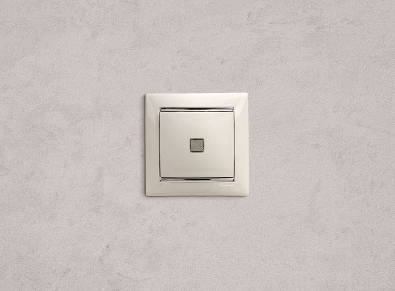  Выключатель 1-кл. СП Valena 10А IP31 250В с зел. индикацией механизм бел. IEK 774410 фото в каталоге от BTSprom.by