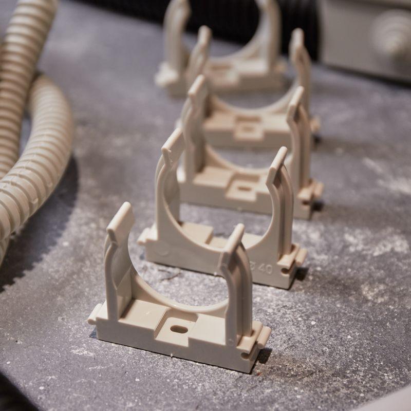  Держатель для труб (клипса) d40мм для монтажн. пистолета сер. Rexant 28-0440-1 фото в каталоге от BTSprom.by