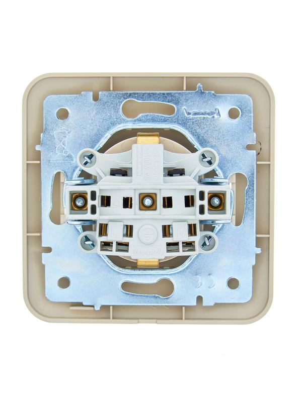  Розетка 1-м СП ASTI 16А IP20 с заземл. с крышкой термопласт в сборе крем. LEZARD 7081-0303-123В фото в каталоге от BTSprom.by