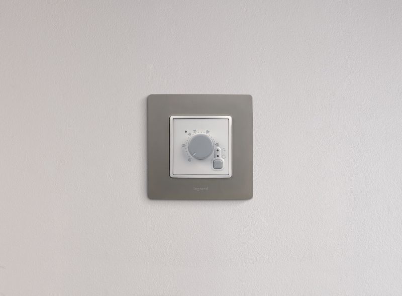  Механизм термостата СП Etika с внешн. датчиком для тепл. полов бел. IEK 672230 фото в каталоге от BTSprom.by