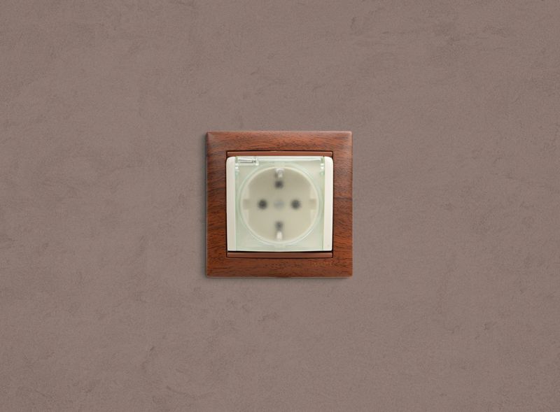  Розетка 1-м СП Valena 16А IP44 2P+E защ. шторки с крышкой немецк. стандарт механизм сл. кость IEK 774120 фото в каталоге от BTSprom.by