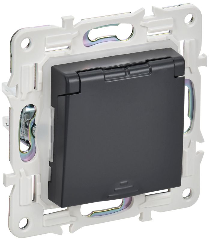 розетка 1-м skandy 16а ip44 с заземл. защ. шторки с крышкой sk-r11t титан iek sk-r16-16-44-k48 от BTSprom.by