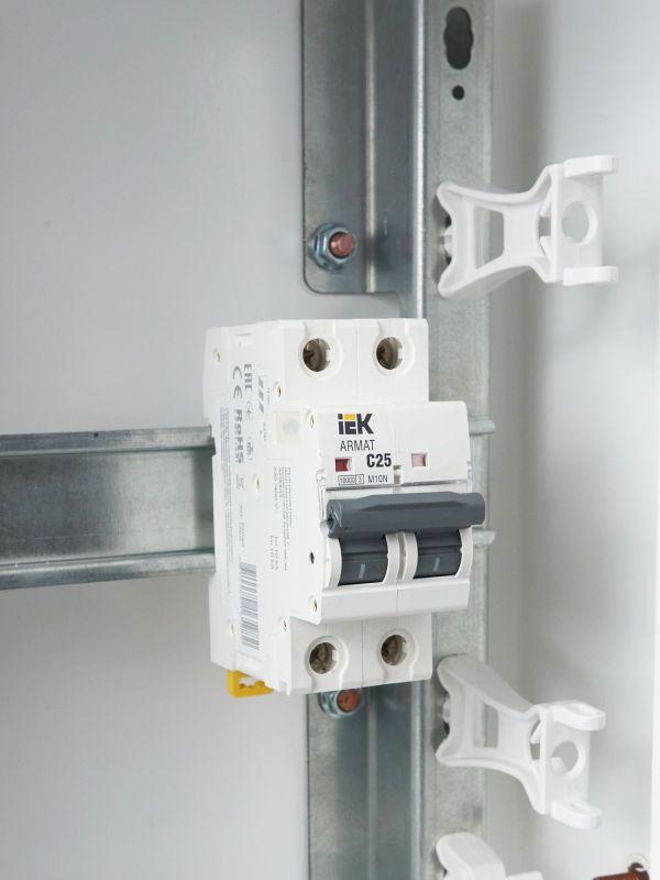  Выключатель автоматический модульный 2п C 25А M10N ARMAT IEK AR-M10N-2-C025 фото в каталоге от BTSprom.by
