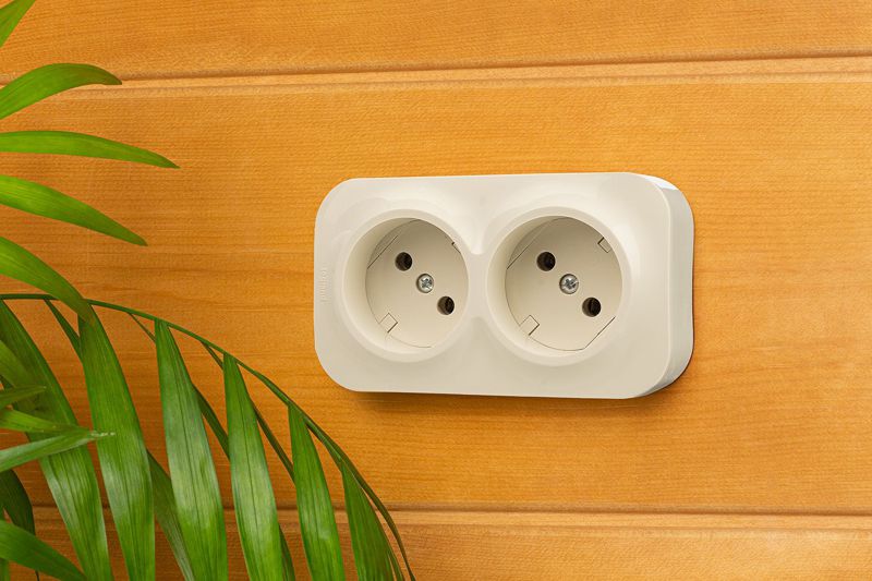  Розетка 2-м ОП Quteo 16А IP20 250В 2х2P без заземл. без защ. шторок сл. кость IEK 782261 фото в каталоге от BTSprom.by