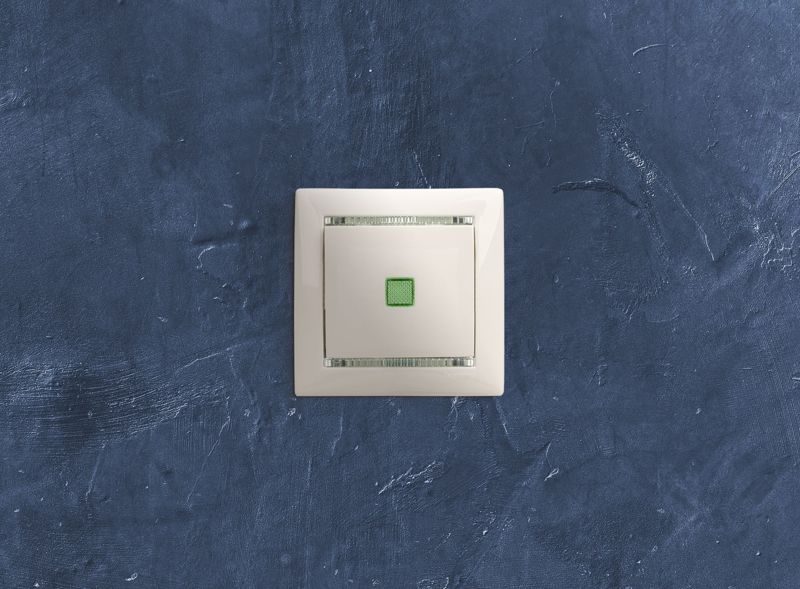  Выключатель 1-кл. СП Valena 10А IP31 250В с зел. индикацией механизм бел. IEK 774410 фото в каталоге от BTSprom.by