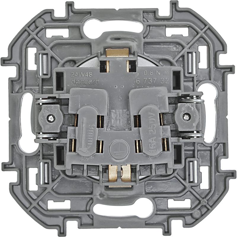  Розетка 1-м СП Inspiria 16А IP20 250В 2P+E защ. шторки немецк. стандарт механизм алюм. IEK 673732 фото в каталоге от BTSprom.by