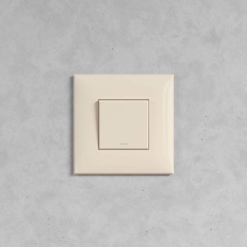  Переключатель 1-кл. 2мод. СП Avanti "Ванильная дымка" 16А IP20 беж. DKC 4405113 фото в каталоге от BTSprom.by