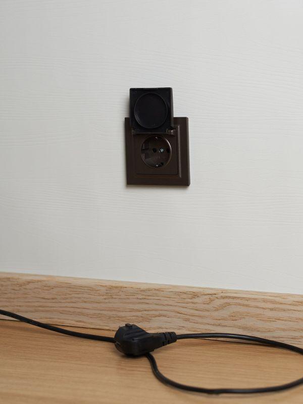  Розетка BRITE РСбш10-3-44-БрТБ 16А IP44 с заземл. защ. шторки с крышкой механизм бронза IEK BR-R16-16-44-K45 фото в каталоге от BTSprom.by