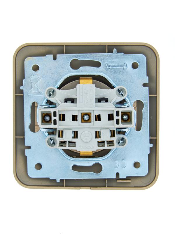  Розетка 1-м СП ASTI 16А IP20 с заземл. с крышкой термопласт в сборе золото. LEZARD 7081-3636-123В фото в каталоге от BTSprom.by