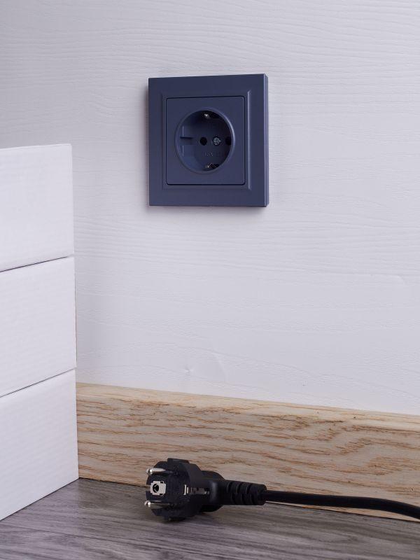  Розетка СП BRITE РСР14-1-0-БрМ 16А в сборе с заземл. защ. шторки маренго IEK BR-R14-16-K35-F фото в каталоге от BTSprom.by