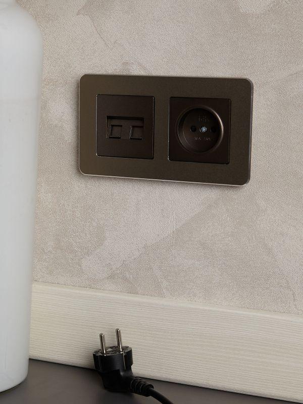  Рамка 2-м BRITE РУ-2-1-Бр метал. латунь RE IEK BR-M22-M-01-K49 фото в каталоге от BTSprom.by