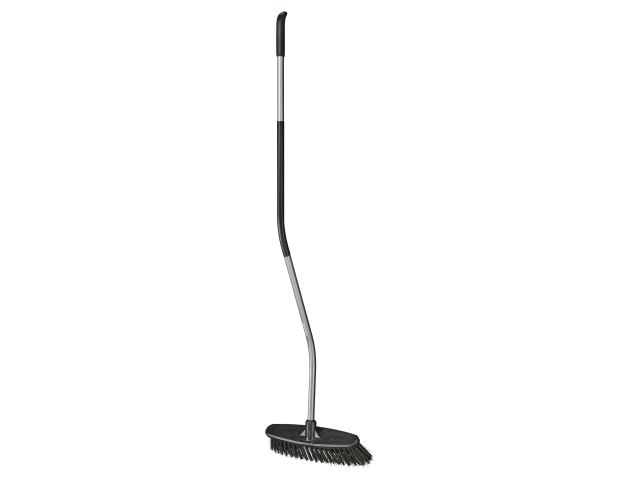 метла с s-образ. ручкой ergonomic fiskars 1077114 от BTSprom.by