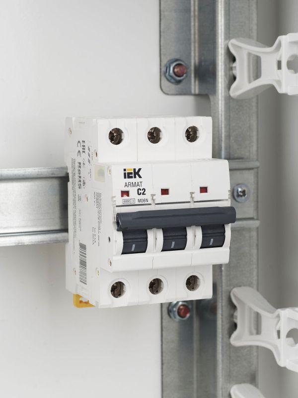 Выключатель автоматический модульный 3п C 2А M06N ARMAT IEK AR-M06N-3-C002 фото в каталоге от BTSprom.by