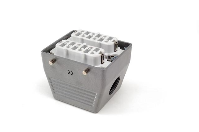 розетка боковой ввод 12 полюсов 35а emas ebm612pu10 от BTSprom.by