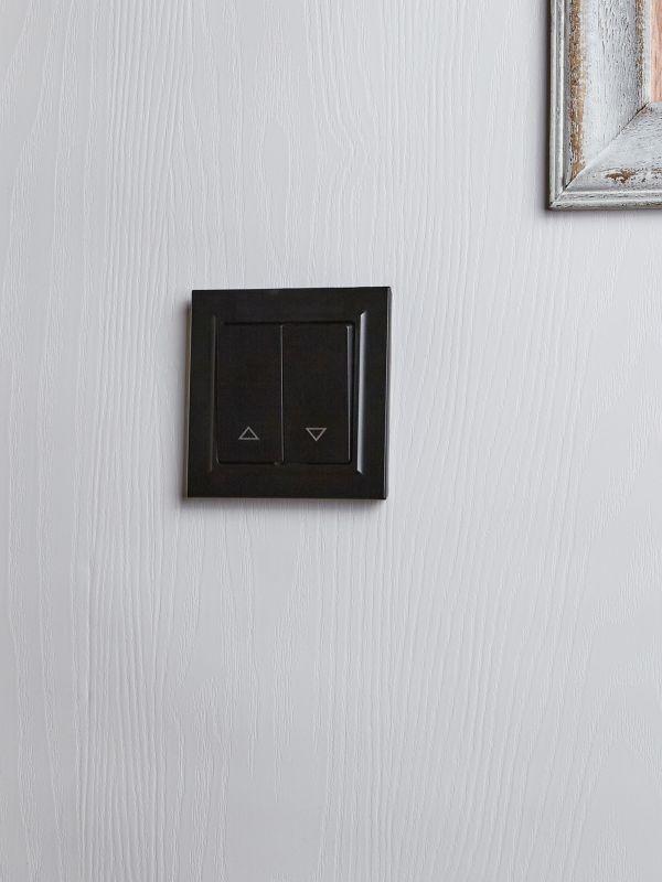  Выключатель жалюзи СП BRITE ВС10-1-5-БрЧ 10А механизм черн. IEK BR-V15-0-10-K02 фото в каталоге от BTSprom.by