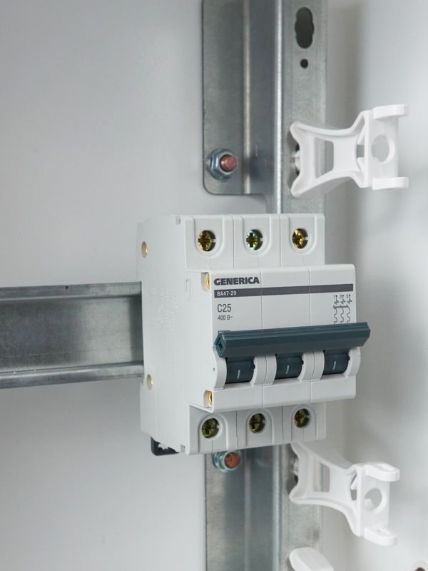  Выключатель автоматический модульный 3п C 25А 4.5кА ВА47-29 GENERICA MVA25-3-025-C фото в каталоге от BTSprom.by