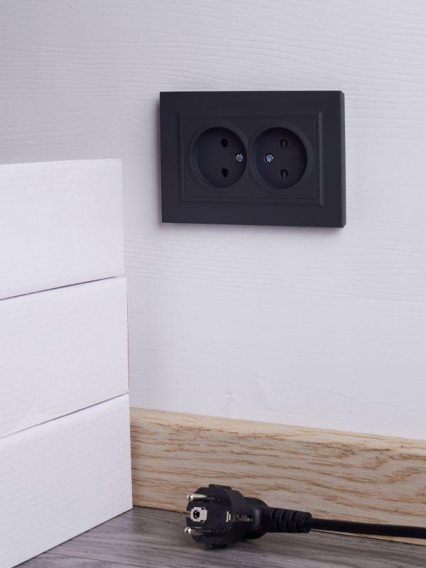  Розетка 2-м СП BRITE РСш12-2-БрГ 10А в сборе без заземл. защ. шторки графит IEK BR-R23-10-K53-F фото в каталоге от BTSprom.by