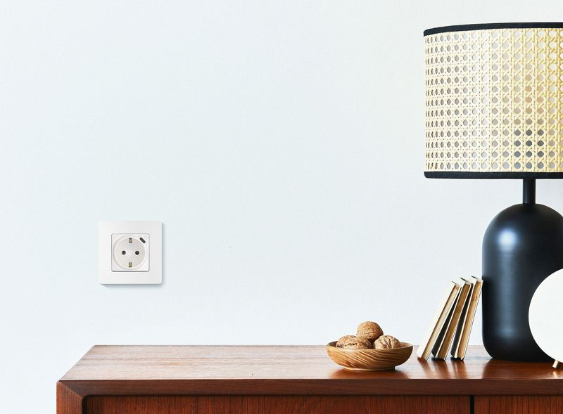  Розетка USB C Etika 16А 250В 1500мА 7.5Вт с заземл. защ. шторки безвинт. зажимы бел. IEK 672288 фото в каталоге от BTSprom.by