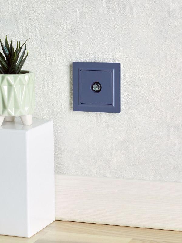  Розетка телевизионная проходная TV СП Brite РТВ10-0-БрМ механизм маренго IEK BR-A10-P-K35 фото в каталоге от BTSprom.by