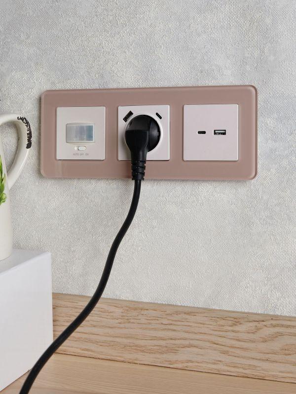  Розетка BRITE РЮш11-1-БрЖ 16А с USB A+C 18Вт с заземл. защ. шторки механизм жемчуж. IEK BR-R14-16-U22-018-K36 фото в каталоге от BTSprom.by