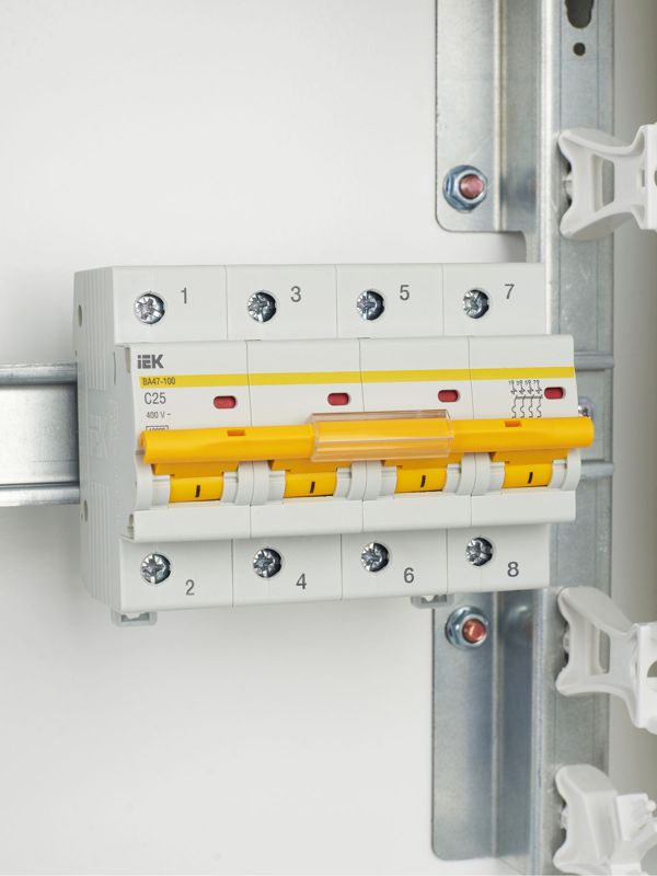  Выключатель автоматический модульный 4п C 25А 10кА ВА47-100 KARAT IEK MVA40-4-025-C фото в каталоге от BTSprom.by