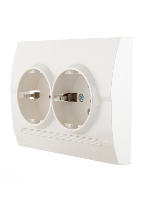  Розетка 2-м СП Deriy 16А IP20 с заземл. керамика жемчуж./бел. метал. LEZARD 702-3030-127 фото в каталоге от BTSprom.by