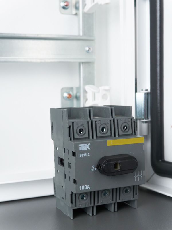  Выключатель-разъединитель модульный 3п 100А ВРМ-2 KARAT IEK MVR20-3-100 фото в каталоге от BTSprom.by